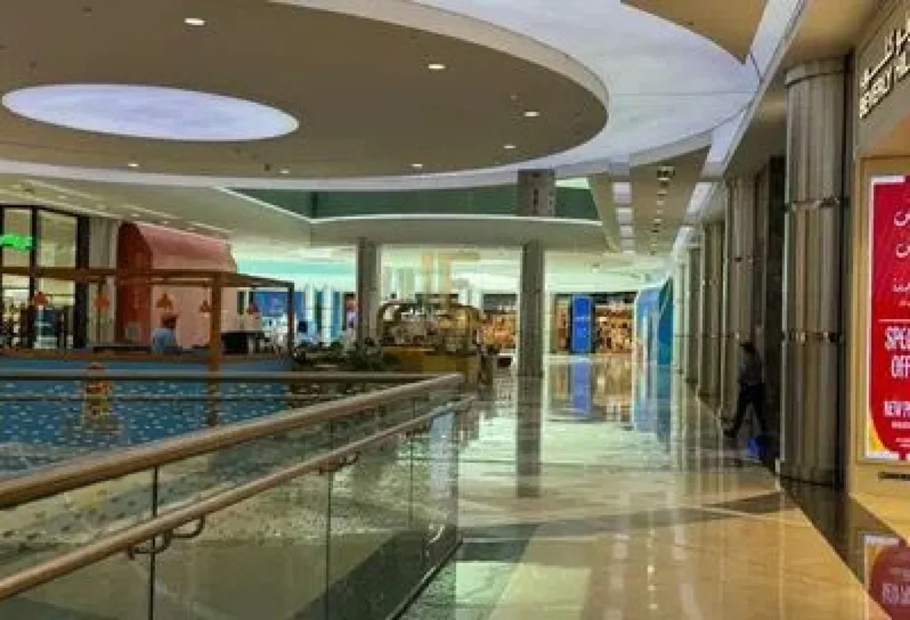 محلات ومساحات تجارية مميزة للإيجار داخل مركز تسوق