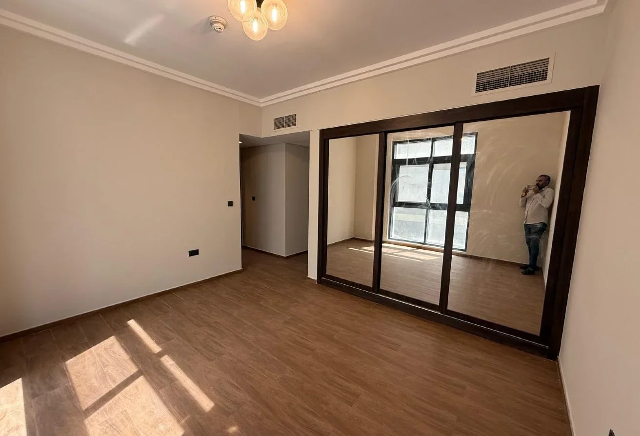 ELEGANT 2 BHK FF BRAND NEW BEST PRICE YASMEEN CITY