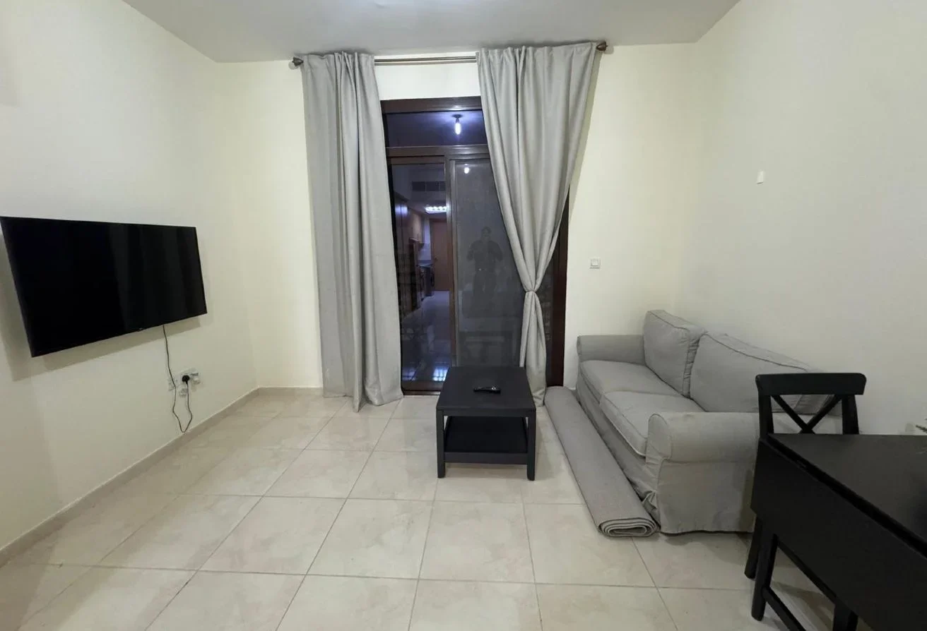 COZY STUDIO FF INCLUDING BILLS NEAR TRAMSTATION
