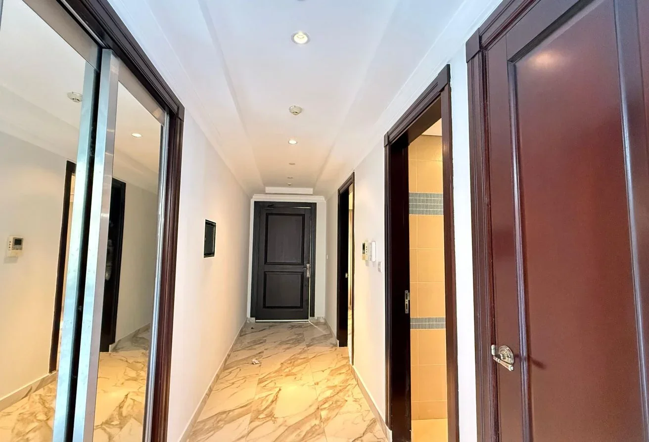 ELEGANT 4BHK LUXURY SEMI-FURNISHED TOWNHOUSE.|