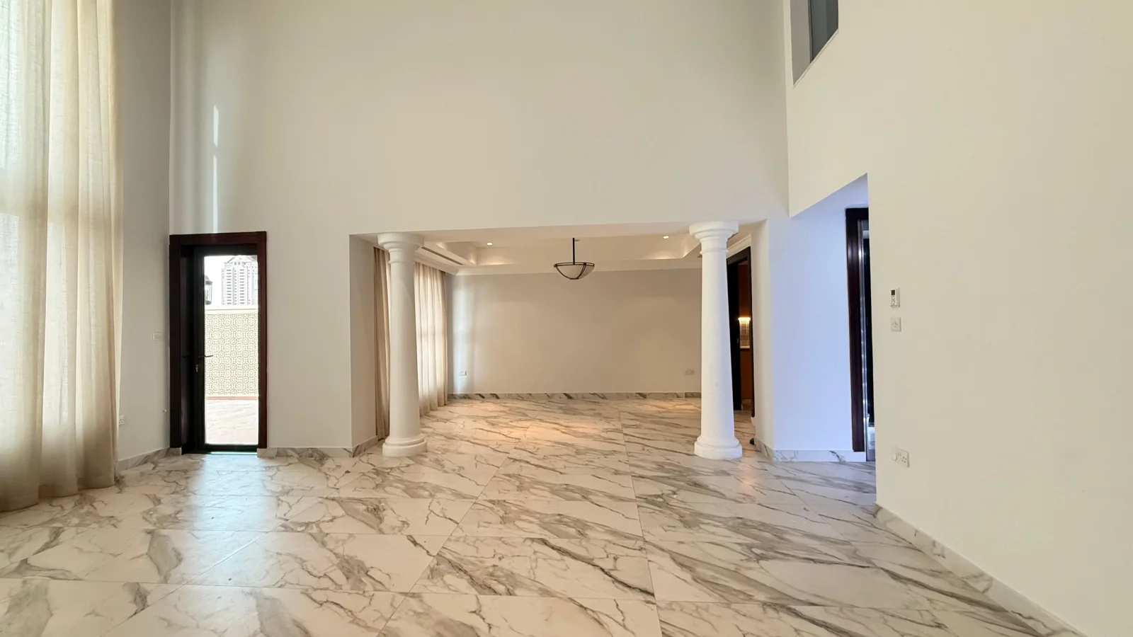 Luxury 4BHK+Maid Flat with Spacious Interior