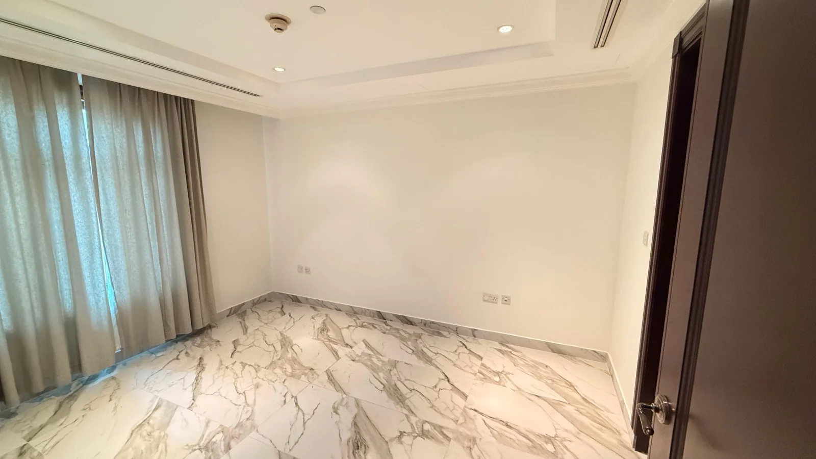 Luxury 4BHK+Maid Flat with Spacious Interior