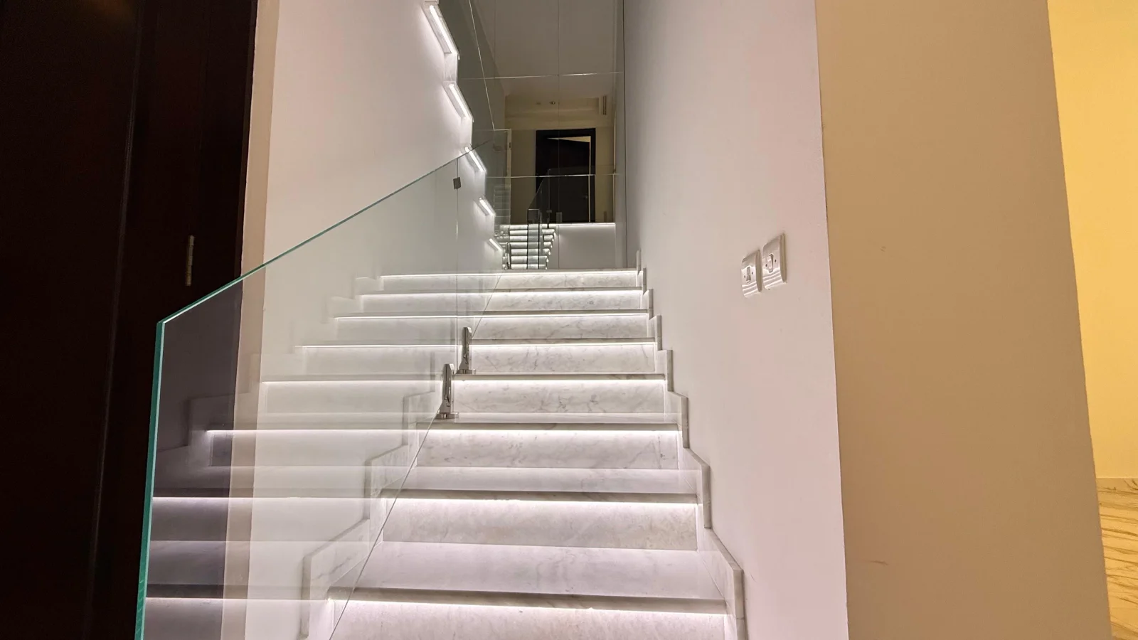 Luxury 4BHK+Maid Flat with Spacious Interior