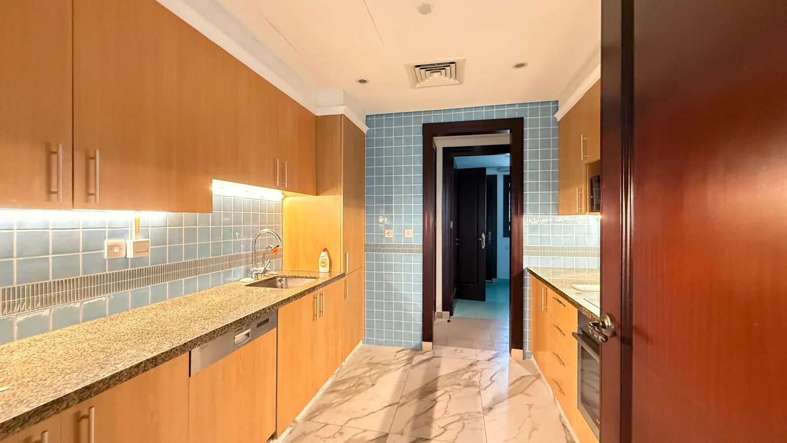 Luxury 4BHK+Maid Flat with Spacious Interior