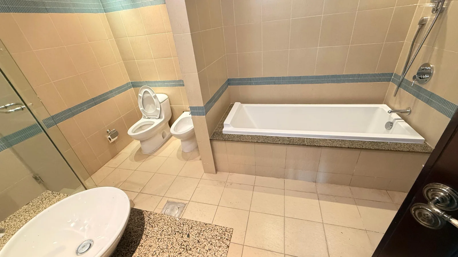 Luxury 4BHK+Maid Flat with Spacious Interior