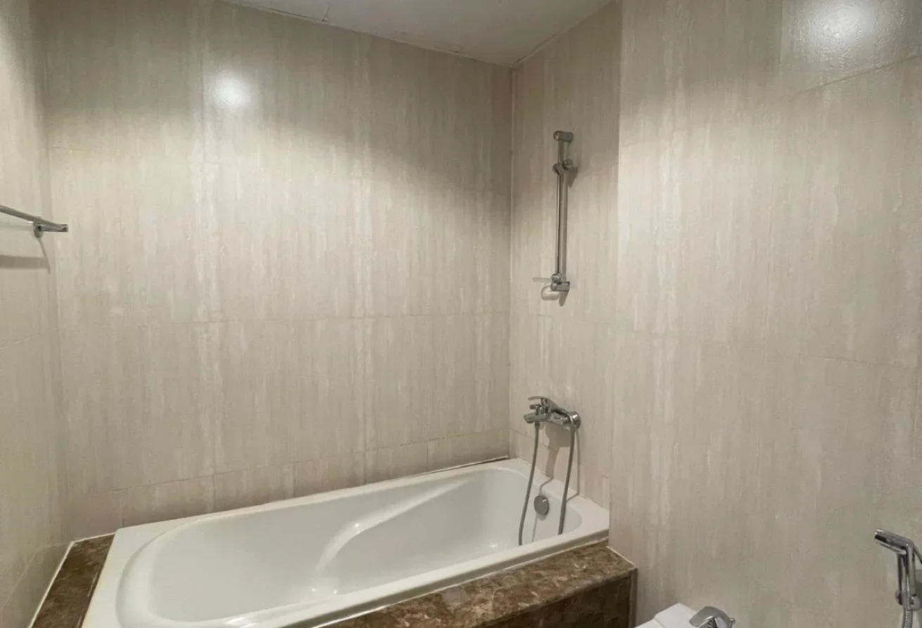 SEA VIEW 1 BHK + OFFICE SEMI FURNISHED BEST PRICE