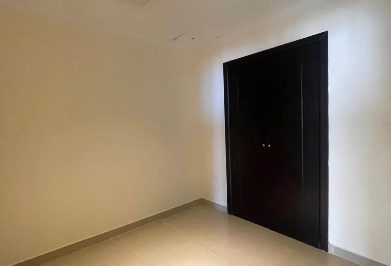 SEA VIEW 1 BHK + OFFICE SEMI FURNISHED BEST PRICE