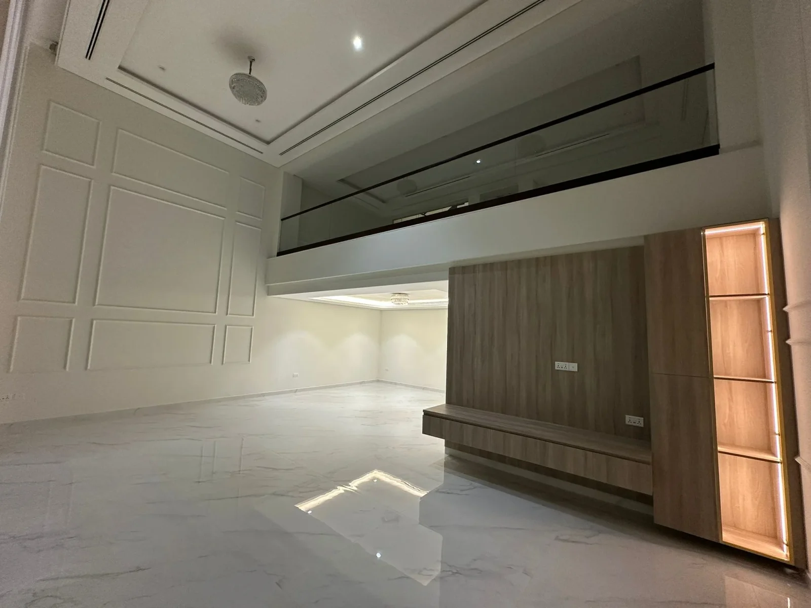 Upgraded Triplex Townhouse 4bedrooms for sale