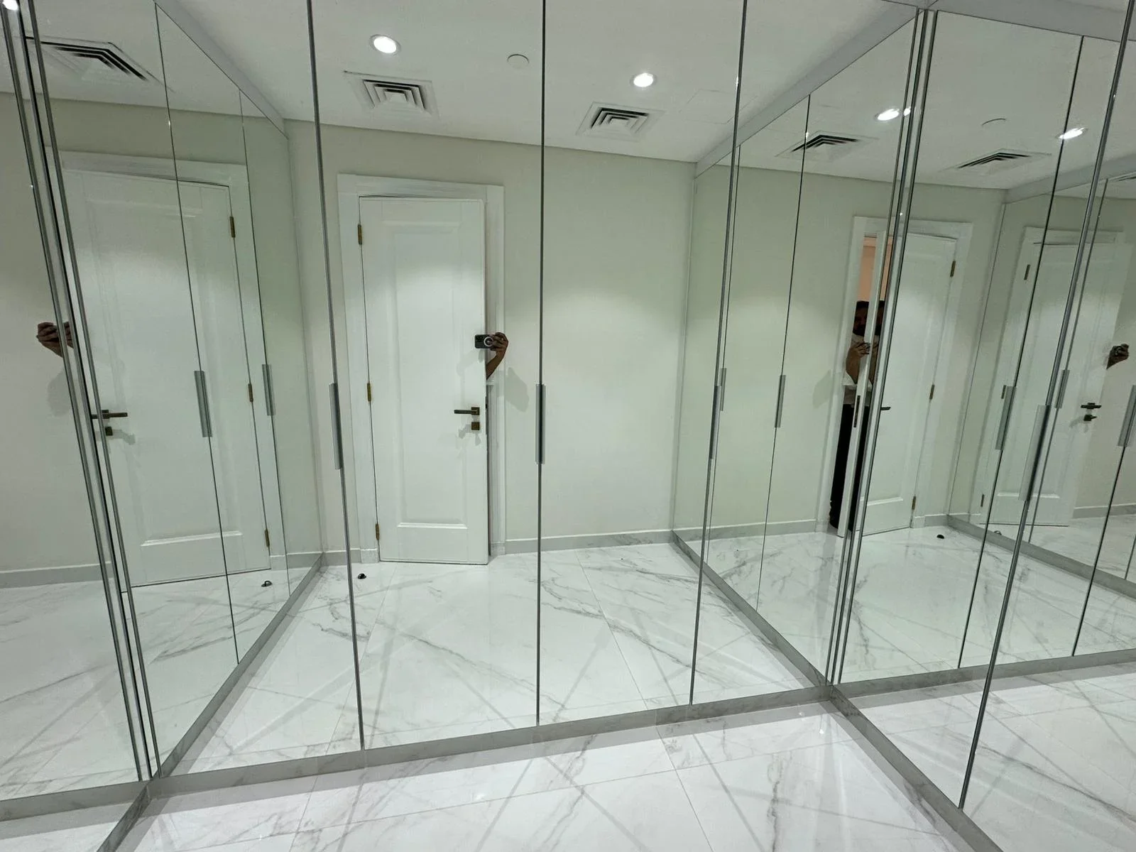 Upgraded Triplex Townhouse 4bedrooms for sale