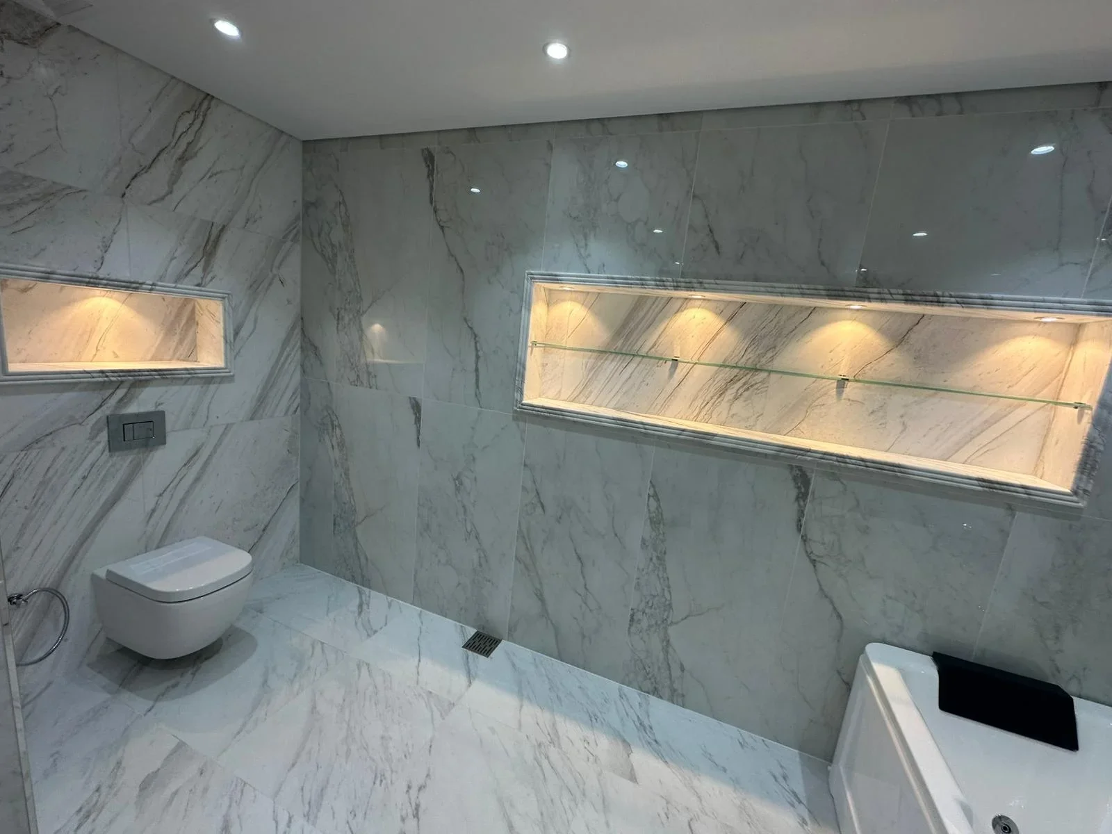 Upgraded Triplex Townhouse 4bedrooms for sale