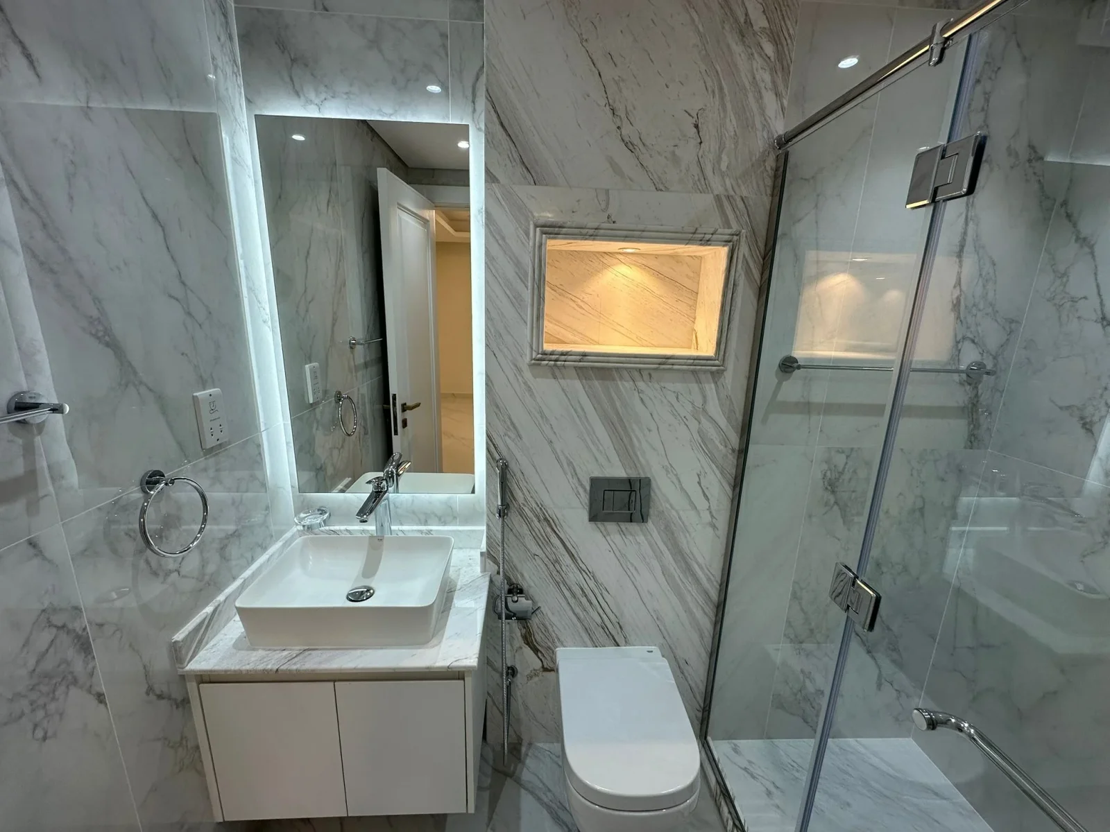 Upgraded Triplex Townhouse 4bedrooms for sale