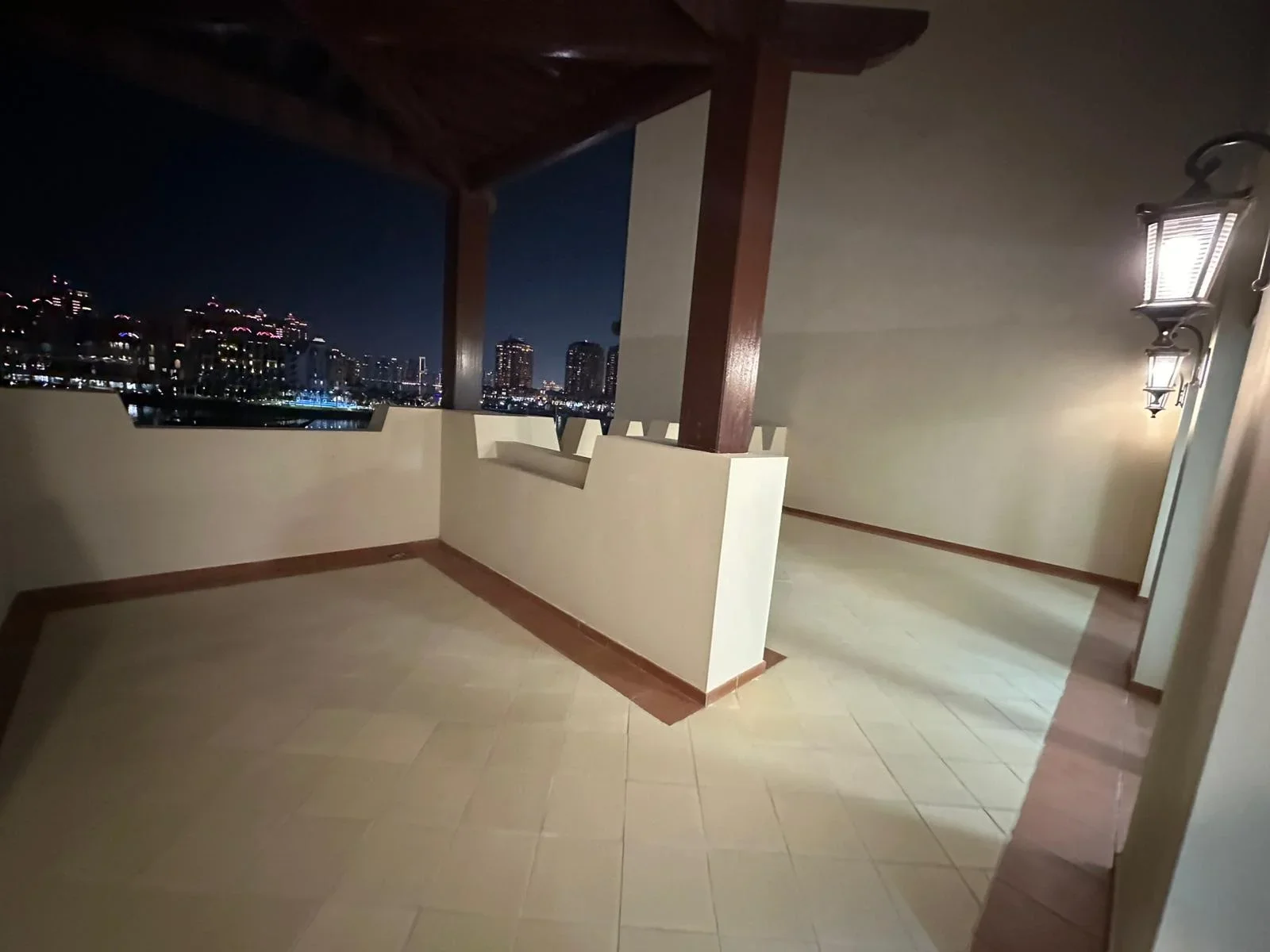 Upgraded Triplex Townhouse 4bedrooms for sale