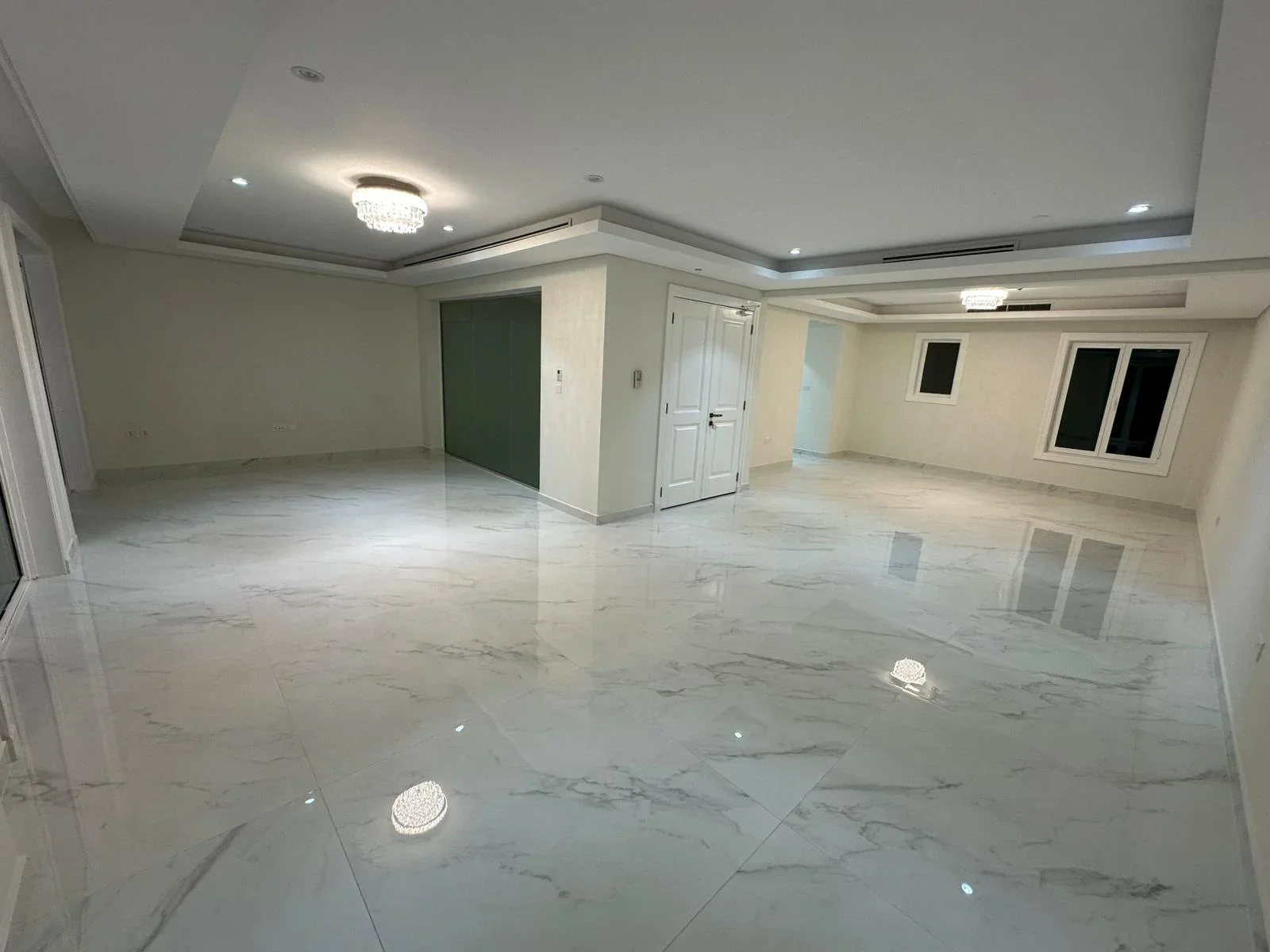 Upgraded Triplex Townhouse 4bedrooms for sale