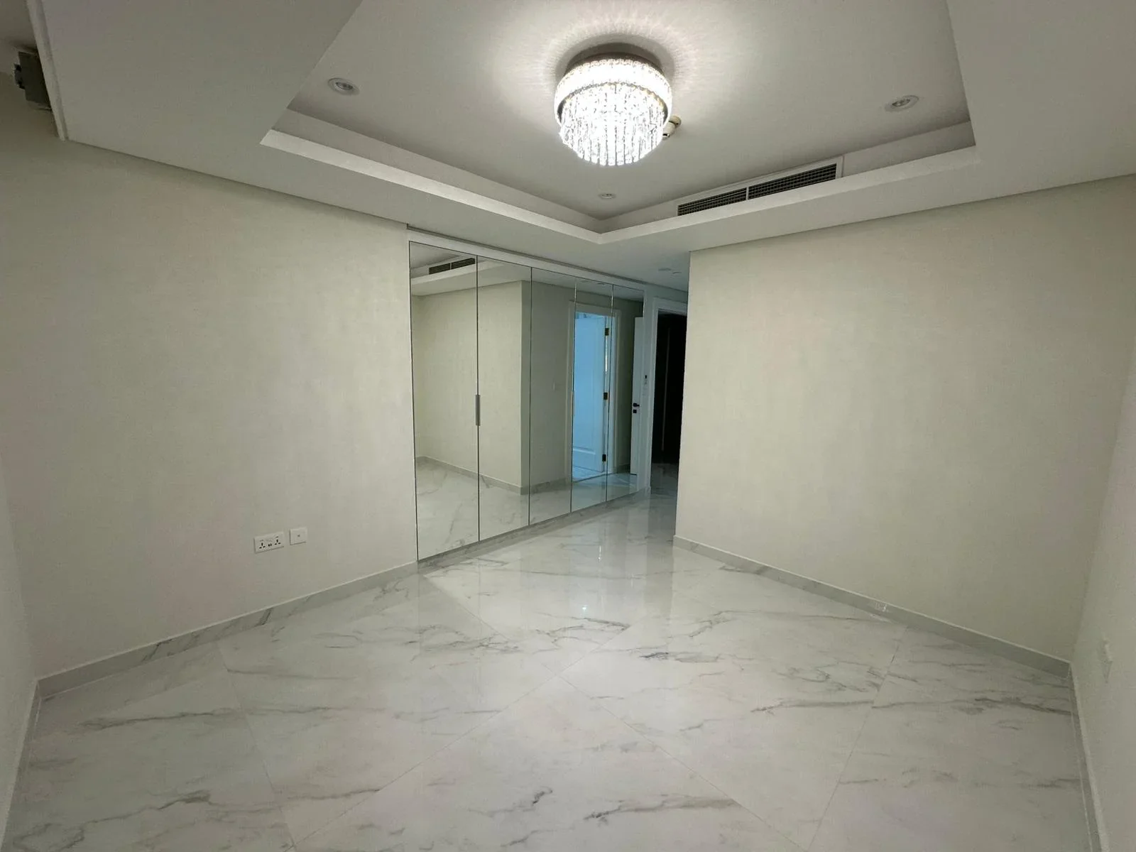 Upgraded Triplex Townhouse 4bedrooms for sale