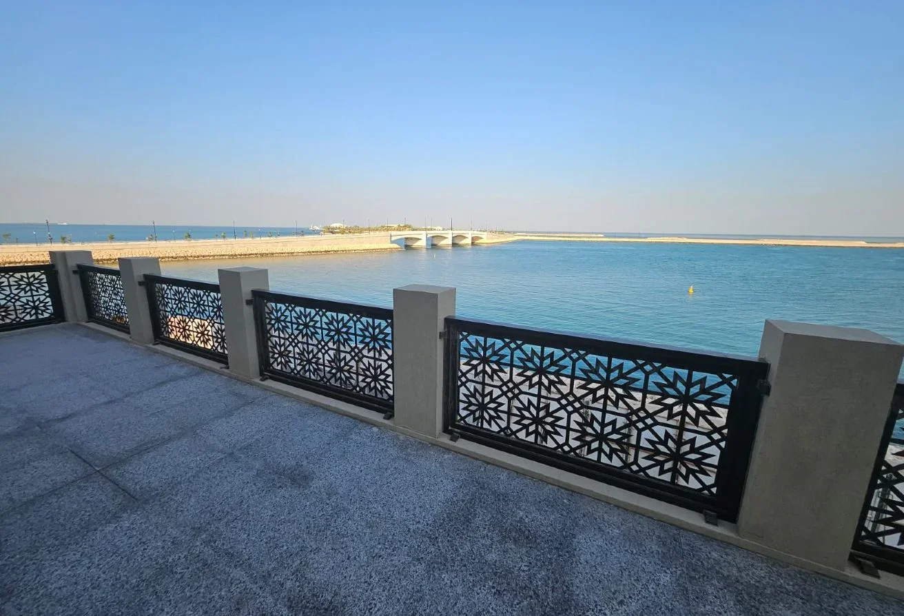 Exclusive World-Class Luxury Villa with Direct Sea