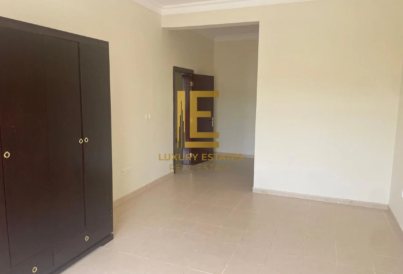Executive Duplex villa | 5BR + Guest Suite Excl b