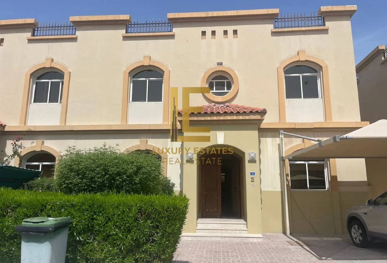 Executive Duplex villa | 5BR + Guest Suite Excl b