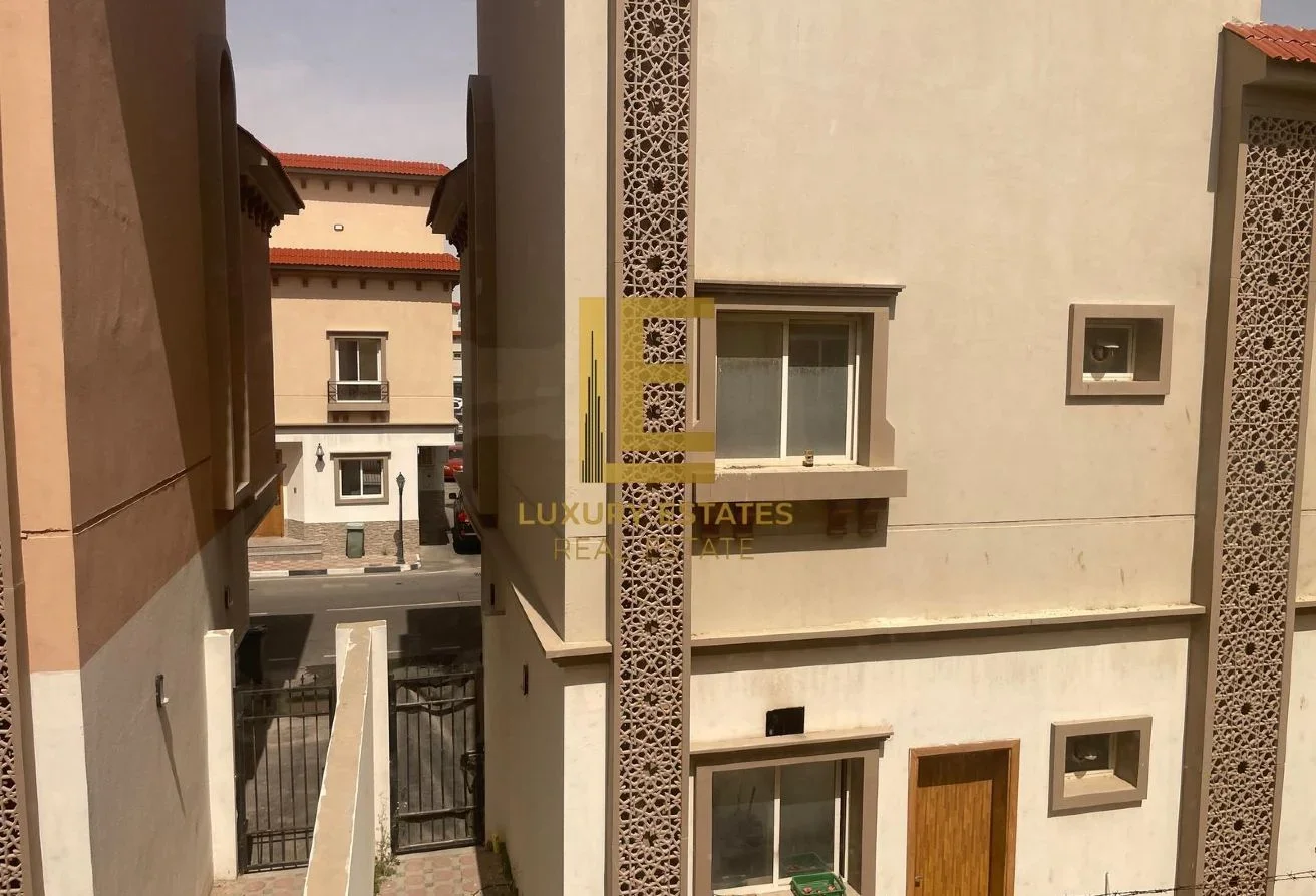 Executive Duplex villa | 5BR + Guest Suite Excl b
