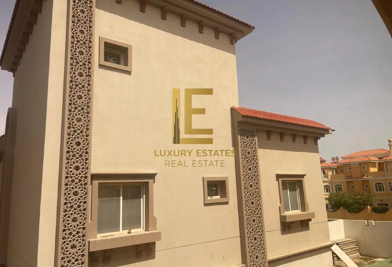 Executive Duplex villa | 5BR + Guest Suite Excl b
