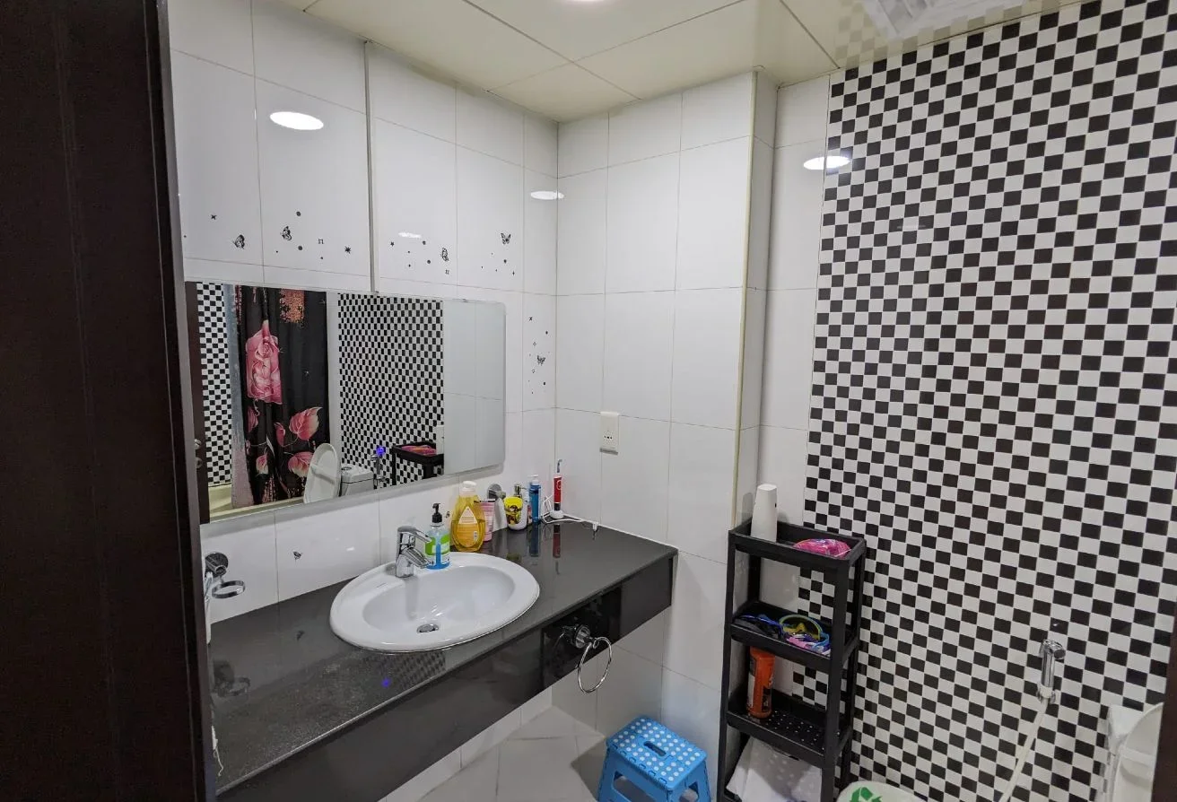 ELEGENT 1BHK+MAID ROOM MARINA VIEW READY TO MOVE I
