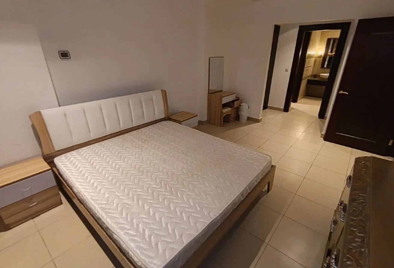 1bhk fully furnished spacious big size appartement
