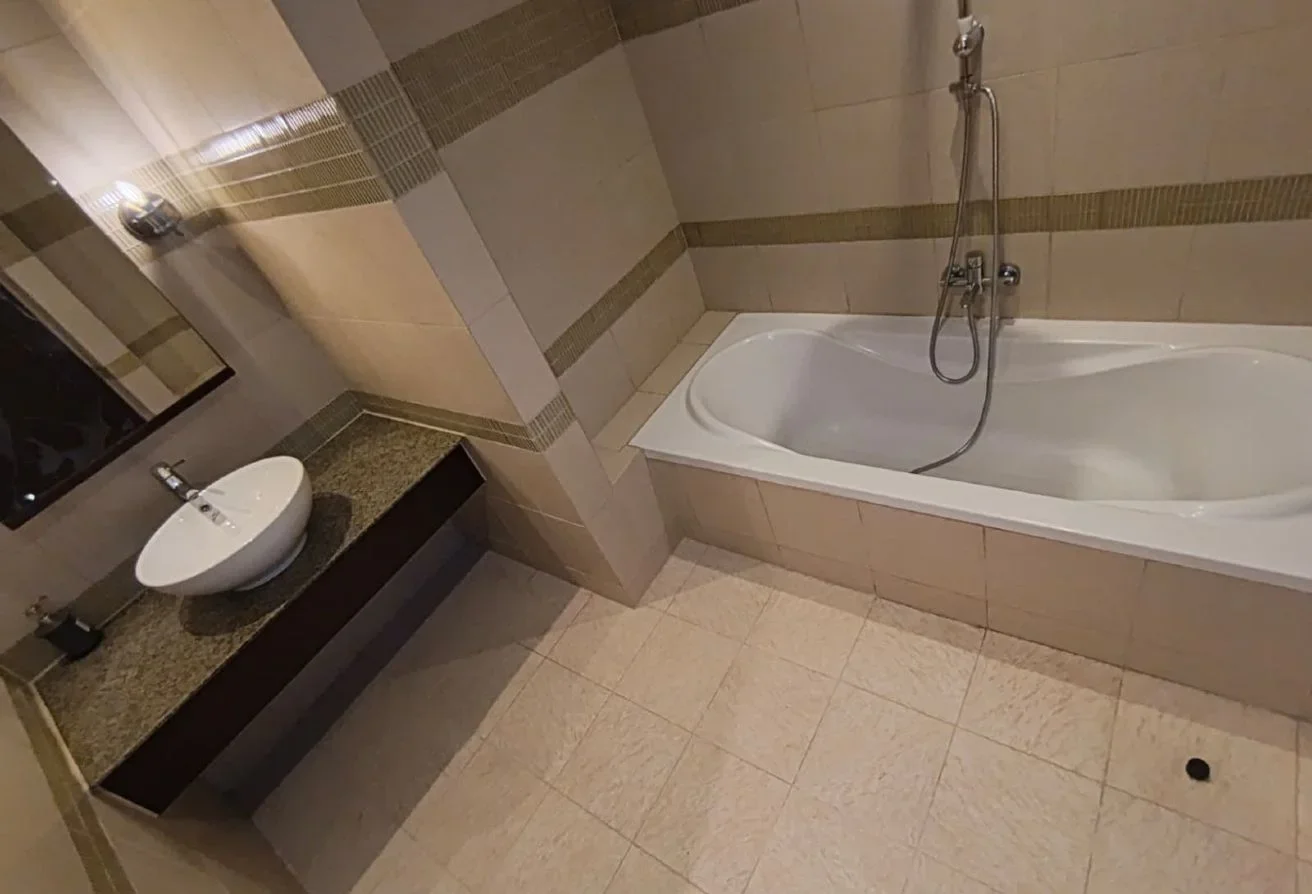1bhk fully furnished spacious big size appartement