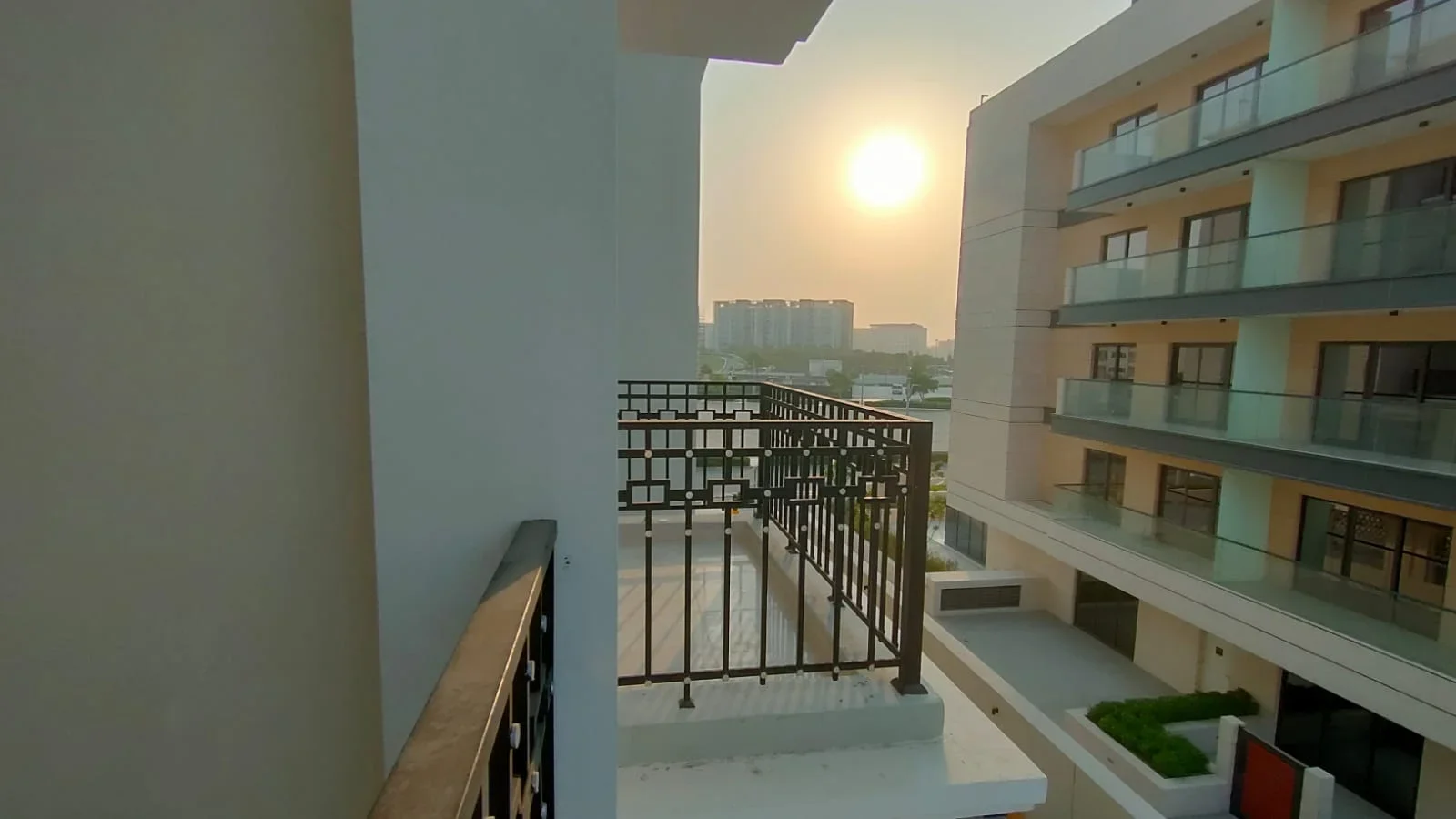 OWN 1BR WITH READY APARTMENT WITH 3 YEARS PLAN - view 3
