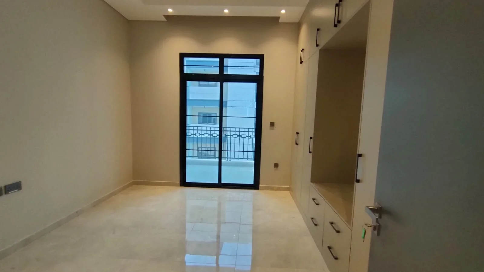 OWN 1BR WITH READY APARTMENT WITH 3 YEARS PLAN