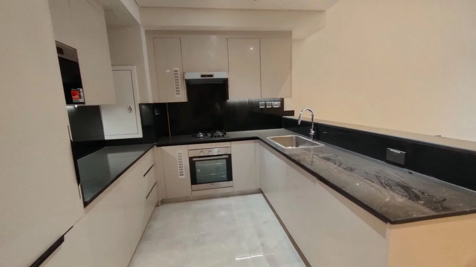 OWN 1BR WITH READY APARTMENT WITH 3 YEARS PLAN