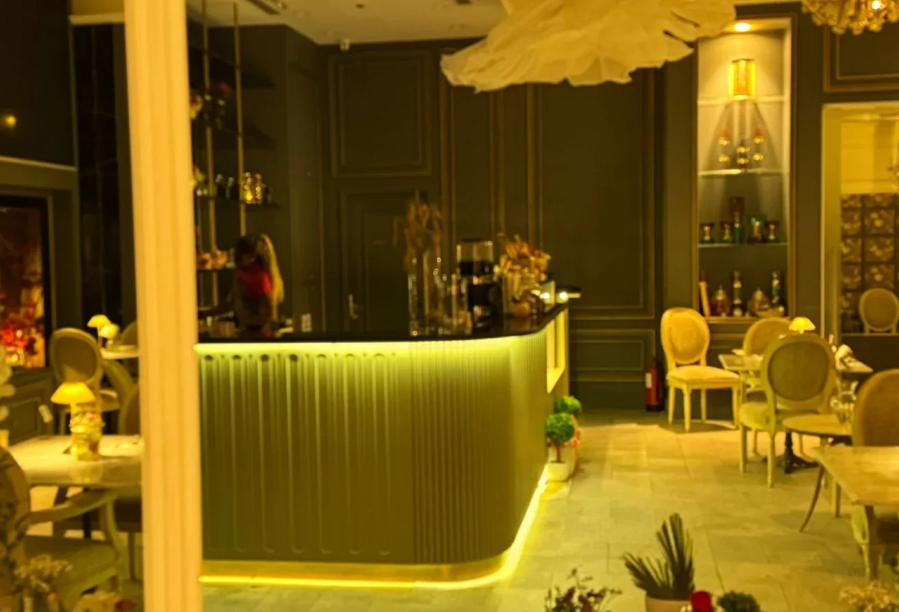 Turnkey Caffe & flower Shop/pearl Transfer, lease
