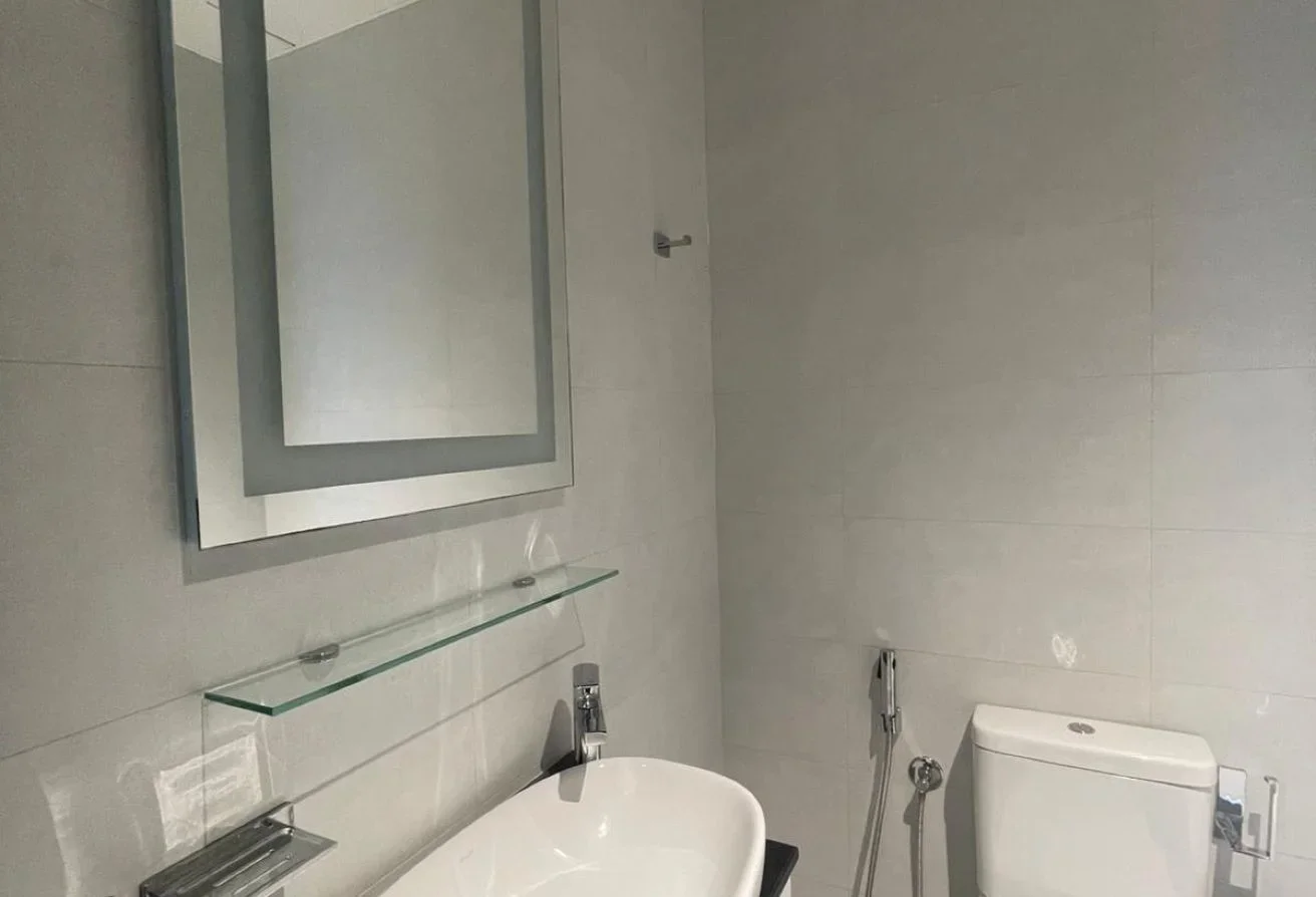 ELEGANT 2 BHK SEMI FURNISHED INCLUDING BILLS - view 3