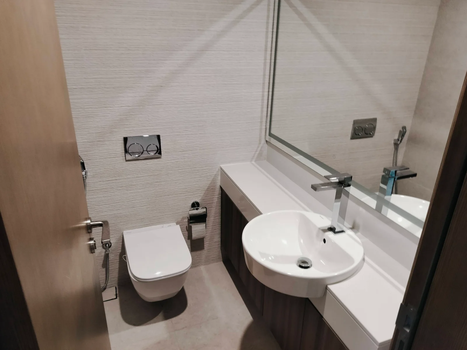 Marina 2 BHK + Maid I FF I EXL I Big Balcony I S V