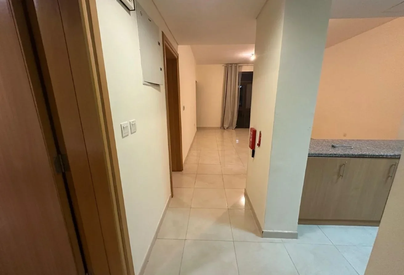 Modern Semi-Furnished 1BHK Apartment – 5,500 QAR