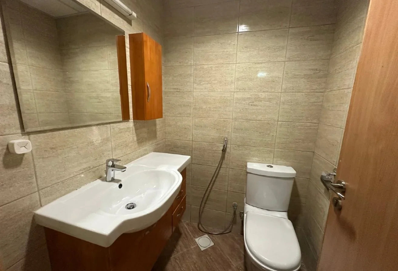 Modern Semi-Furnished 1BHK Apartment – 5,500 QAR
