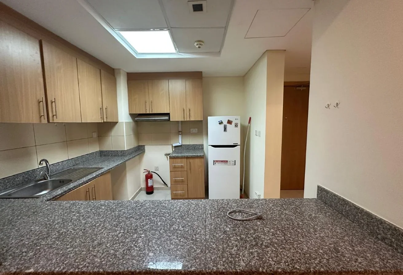Modern Semi-Furnished 1BHK Apartment – 5,500 QAR