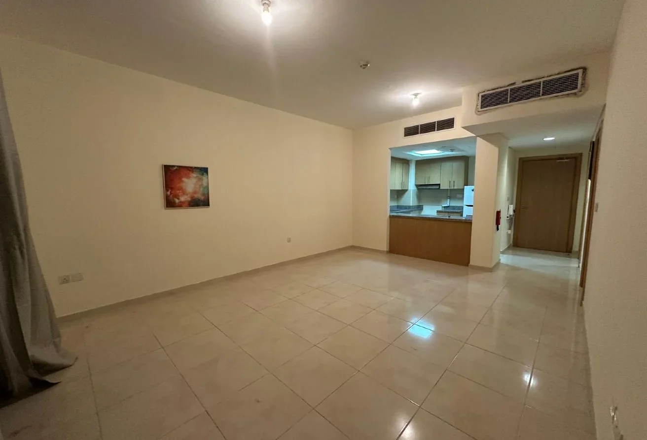 Modern Semi-Furnished 1BHK Apartment – 5,500 QAR