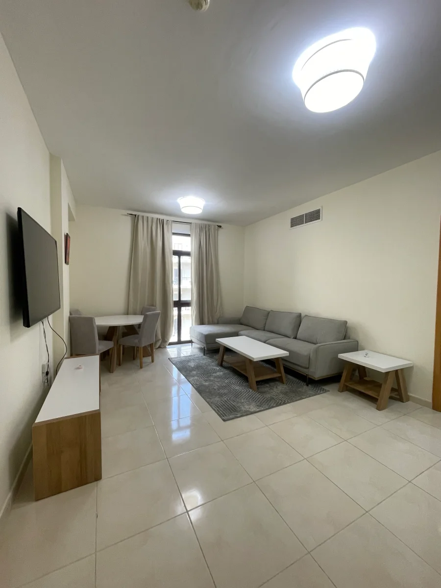 LAVISH 1 BEDROOM APARTMENT FULLY FURNISHED BALCONY