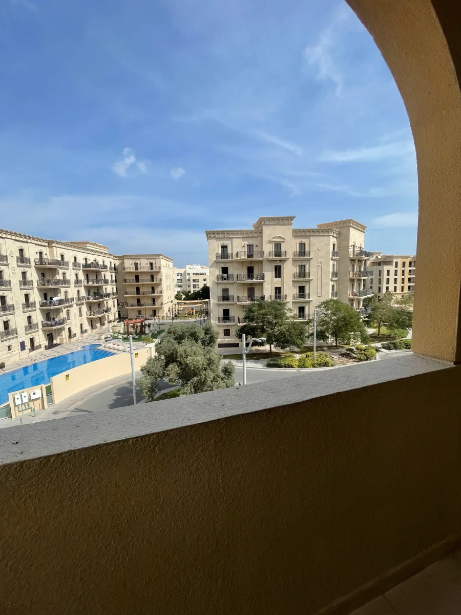 LAVISH 1 BEDROOM APARTMENT FULLY FURNISHED BALCONY