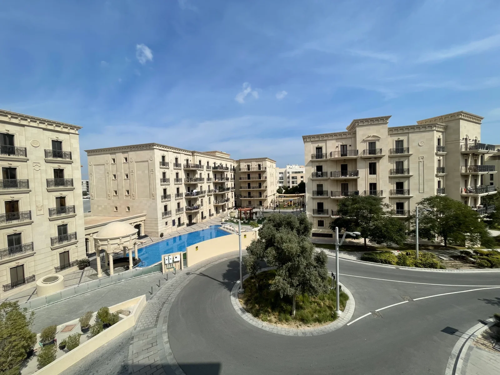 LAVISH 1 BEDROOM APARTMENT FULLY FURNISHED BALCONY