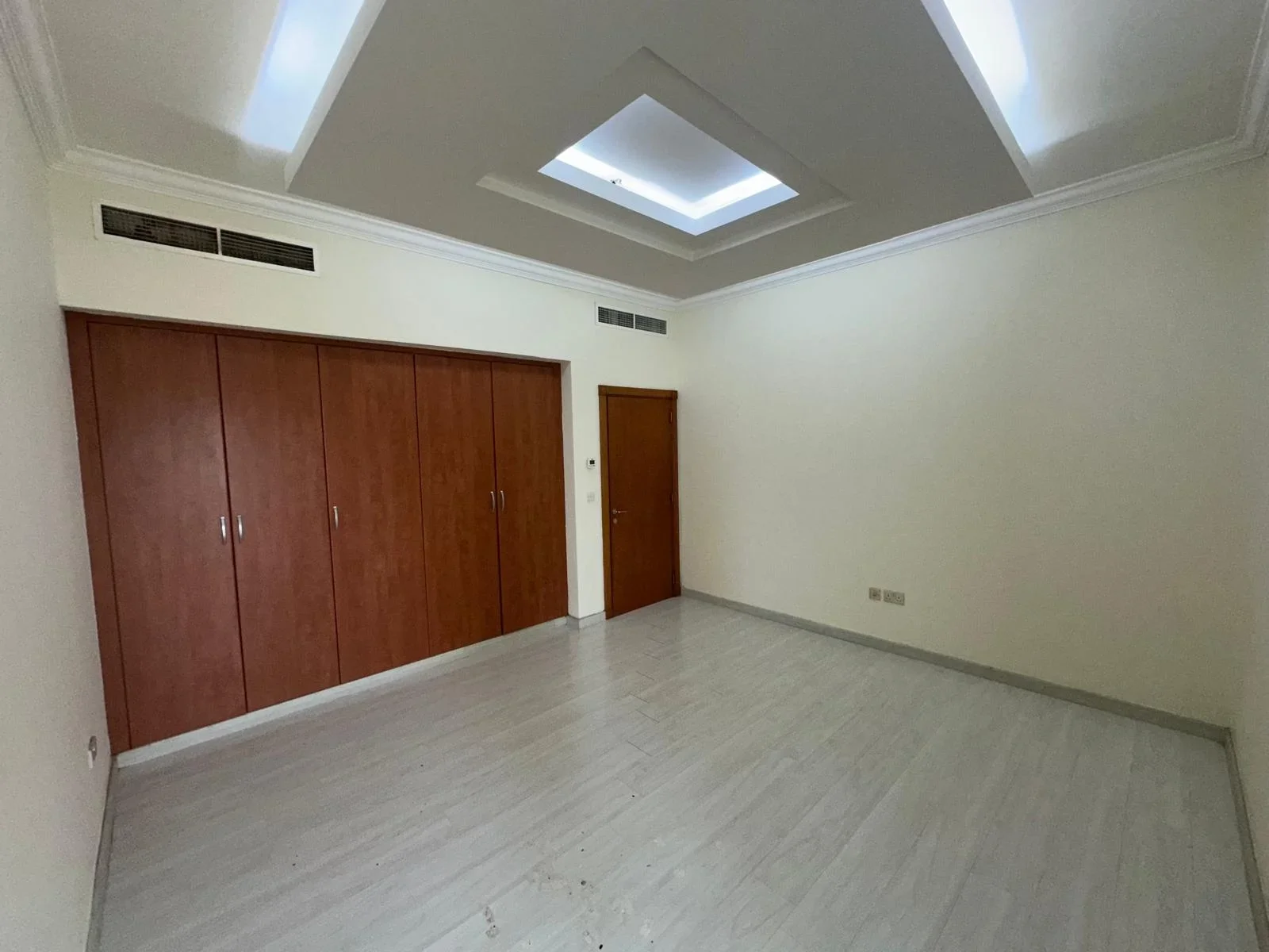 Double living room 3bedroom with maid for sale