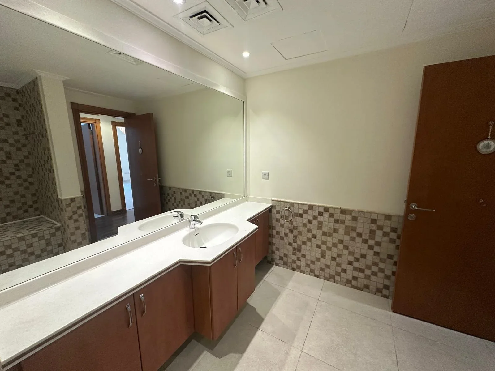 Double living room 3bedroom with maid for sale