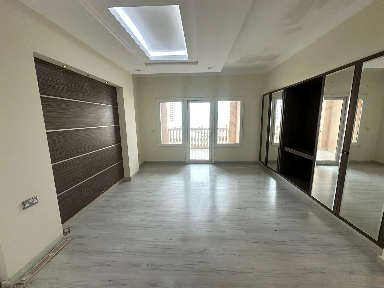 Double living room 3bedroom with maid for sale