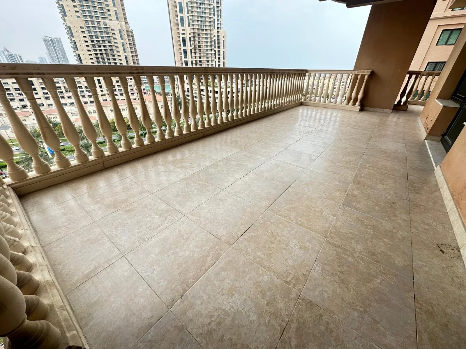 Double living room 3bedroom with maid for sale