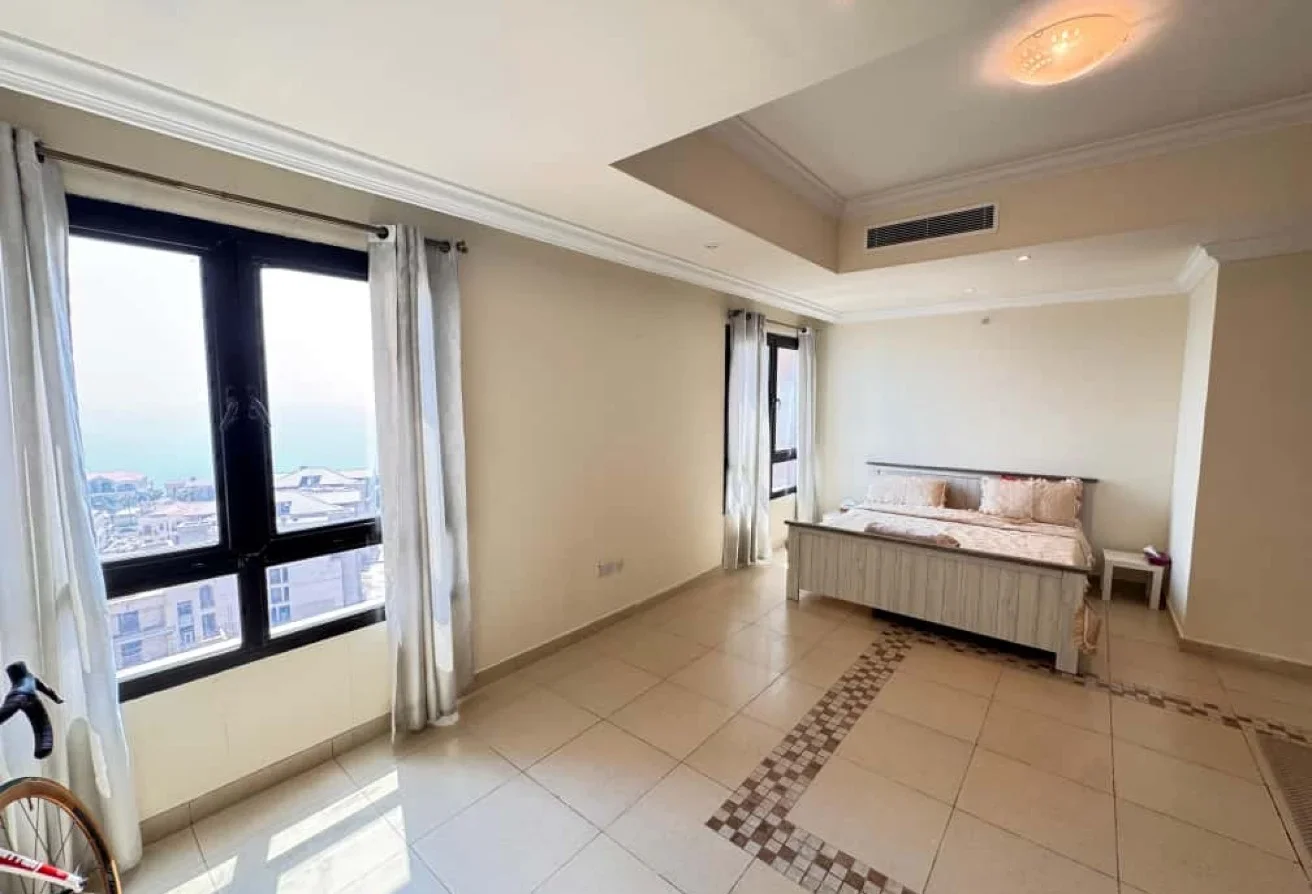 Large Sea View Studio in Porto Arabia