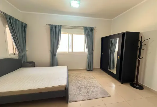 Furnished 2-Bed Apartment for Rent in Fox Hills - view 3