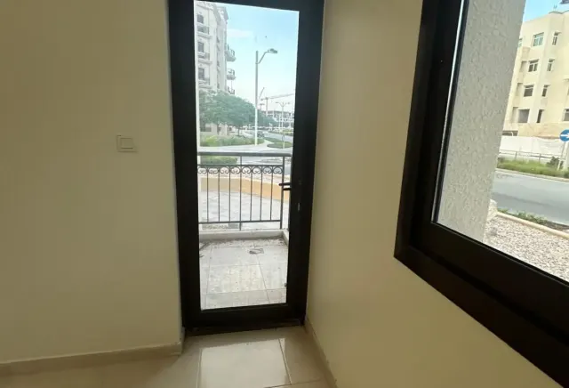 2-Bed & 3 bathroom Apartment in Fox Hills