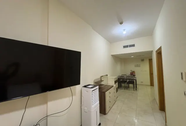 Furnished Studio in Fox Hills | Balcony