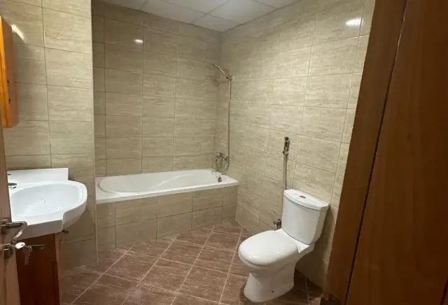 2-Bed & 3 bathroom Apartment in Fox Hills