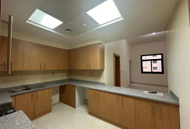 2-Bed & 3 bathroom Apartment in Fox Hills