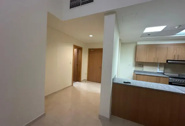 2-Bed & 3 bathroom Apartment in Fox Hills - view 3
